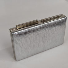 Cargar imagen en el visor de la galería, Bolso Clutch Lola Olmos 20484
