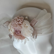 Cargar imagen en el visor de la galería, Tocado Flores Lola Olmos AC26/23
