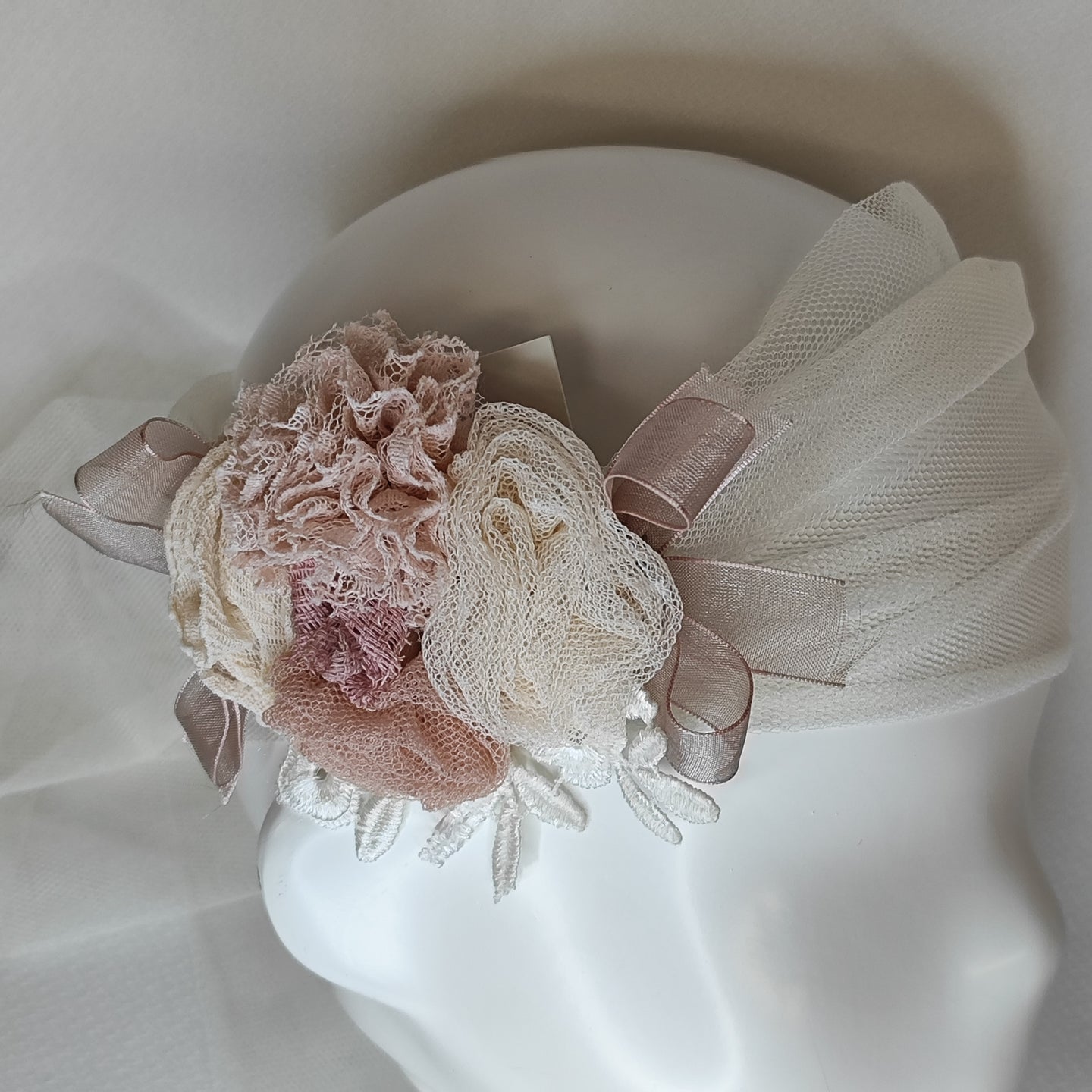 Tocado Flores Lola Olmos AC26/23