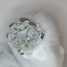 Cargar imagen en el visor de la galería, Tocado Flores Lola Olmos AC26/27
