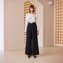 Cargar imagen en el visor de la galería, Conjunto Pantalón Lola Olmos MT26/10
