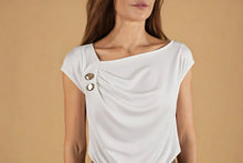 Cargar imagen en el visor de la galería, Camiseta Mujer Lola Olmos MT26/32
